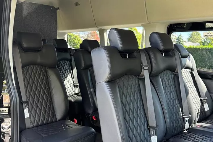 3 Hour Luxury Van Tour With Breakers Admission