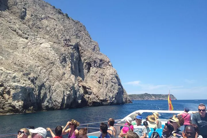 Paseo panorámico en barco por Mallorca hasta la playa de Formentor