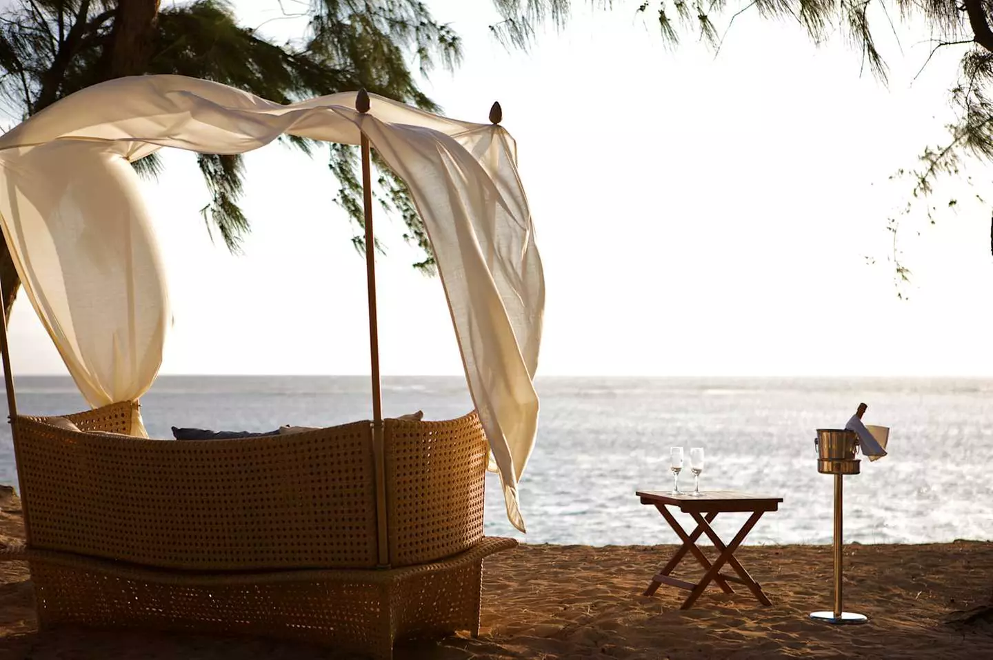 ✈ RIUNIONE | Saint-Gilles - LUX* Saint Gilles 5*, 4 notti - Premium