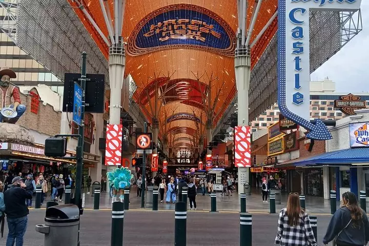 Fremont Street Experience Guided Walking Tour in Las Vegas