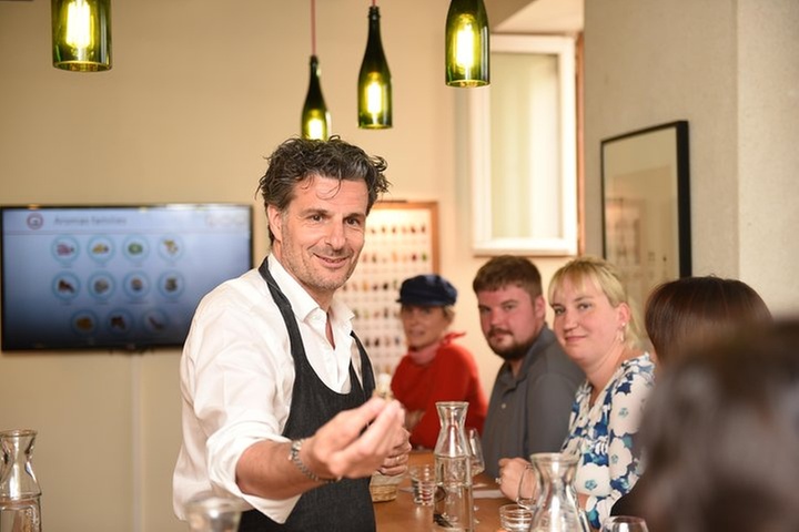 Expérience d'accord vins et fromages à Paris en petit groupe