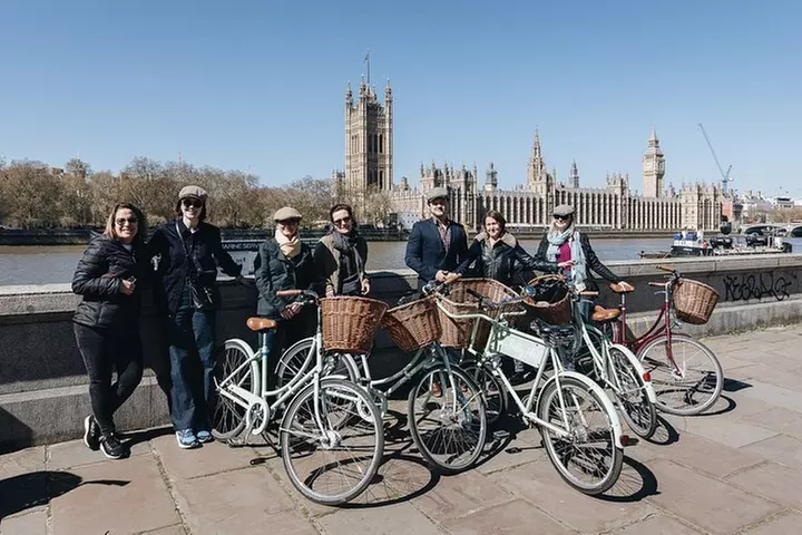 London Bike Tour: Landmarks, Secret Gems, Pub Stop & Street Art