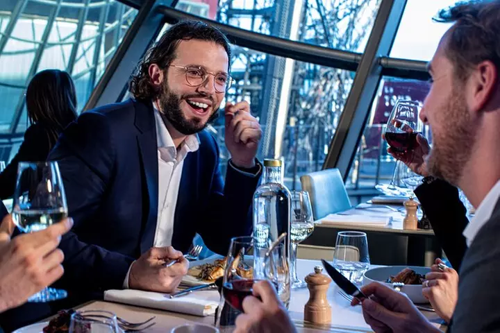 Paris Premier déjeuner à la Tour Eiffel Madame Brasserie Restaurant