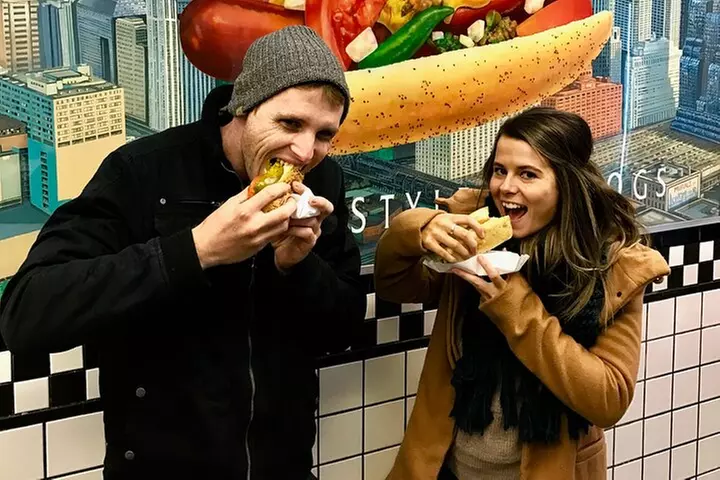 Chicago-Style Holiday Hike: Festive Food and Walking Tour