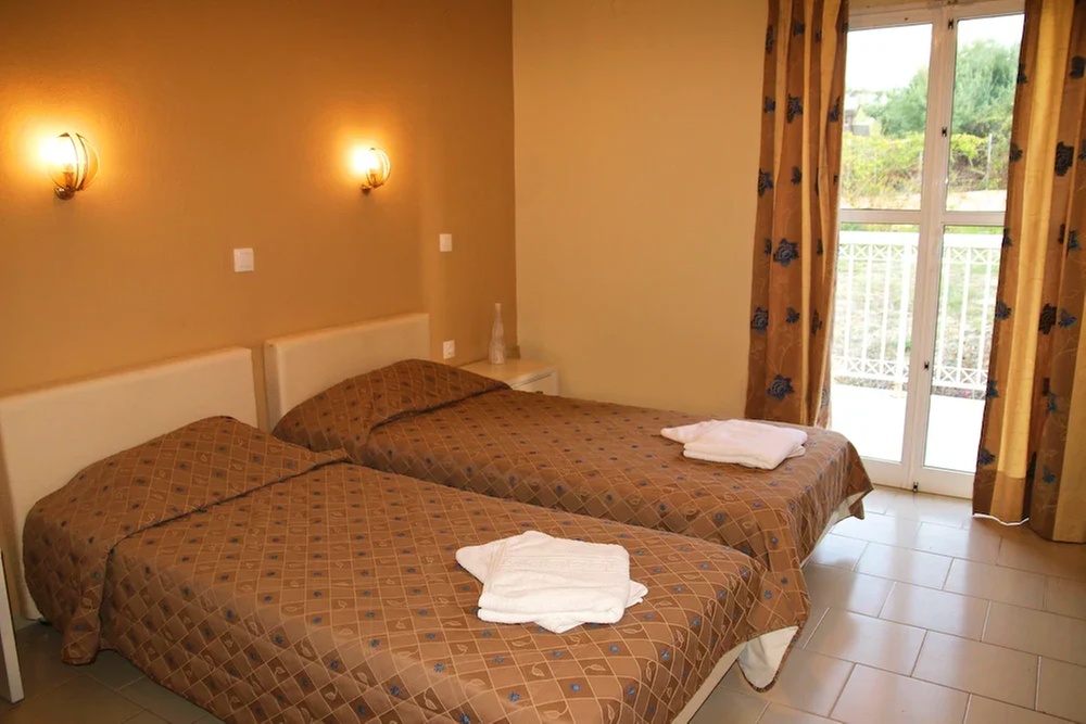 ✈ CORFÙ | Kavos - Mediterranean Blue Resort 3*, 3 notti - In riva a...