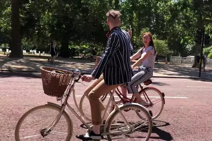 London Bike Tour: Landmarks, Secret Gems, Pub Stop & Street Art