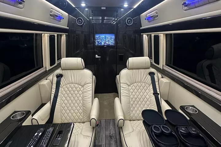 SkyChase™ Private Northern Lights Experience – Luxury Aurora Tour