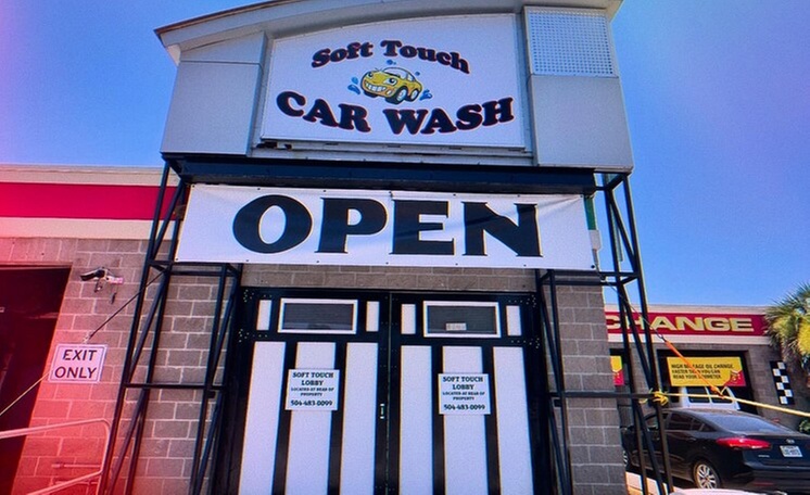 4 Grand Car Washes for $30 (Reg. $80)