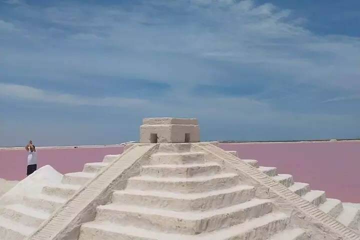 Rio Lagartos and Las Coloradas Day Tour from Cancun