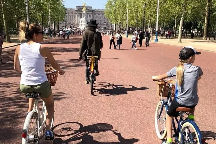 London Bike Tour: Landmarks, Secret Gems, Pub Stop & Street Art