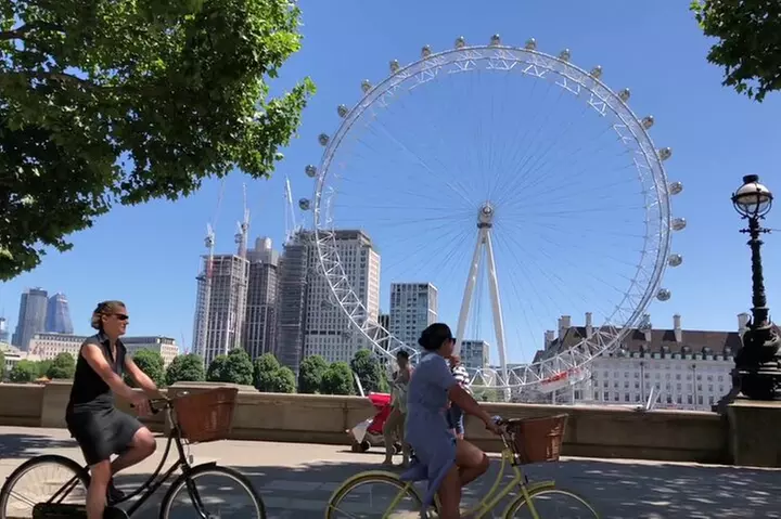 London Bike Tour: Landmarks, Secret Gems, Pub Stop & Street Art