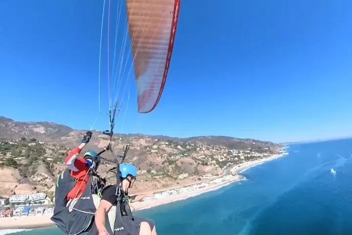 Tandem Paragliding flight with instructor in Malibu