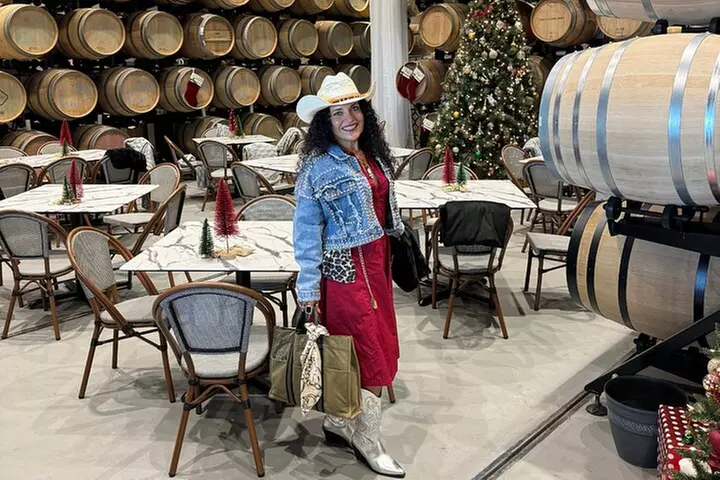 2 to 5 Guests Fredericksburg Private Mercedes SUV Wine Tour