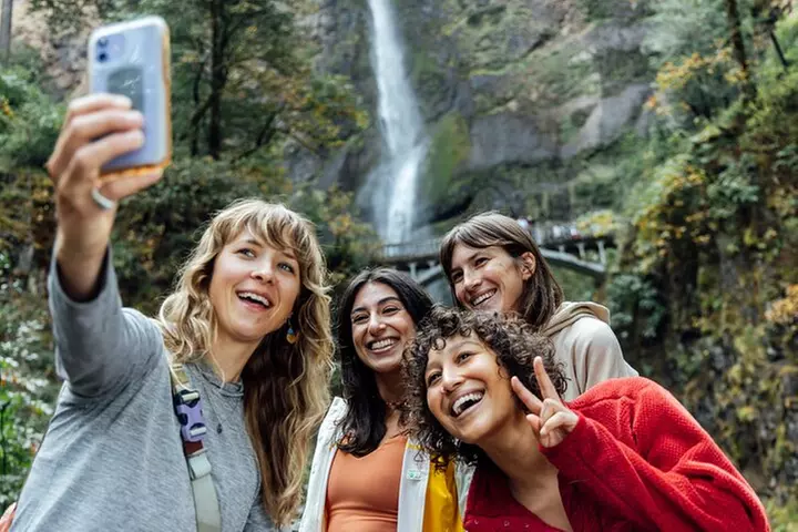 Afternoon Tour in Columbia Gorge Waterfall with Free Wine Tasting