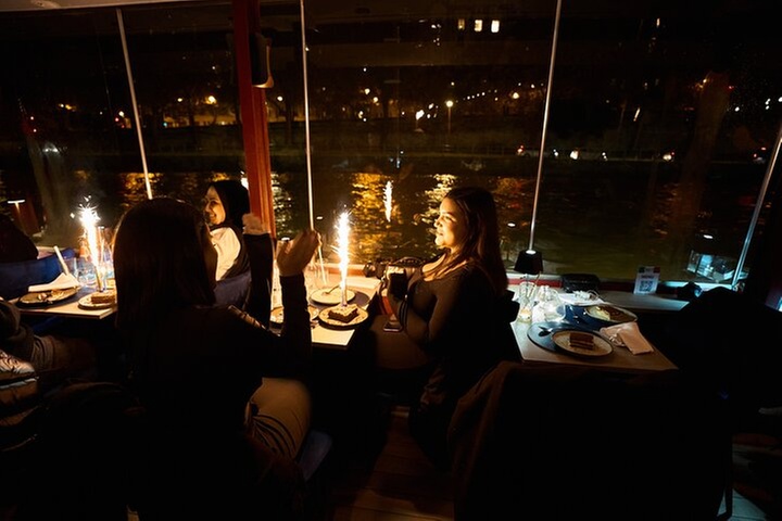 Paris Theo Boat Croisière Dîner Style Trattoria Italienne sur la Seine