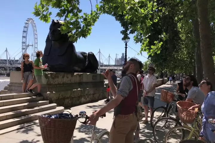 London Bike Tour: Landmarks, Secret Gems, Pub Stop & Street Art