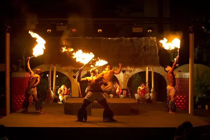 Waikiki Starlight Luau on The Great Lawn-Hilton Hawaiian Village