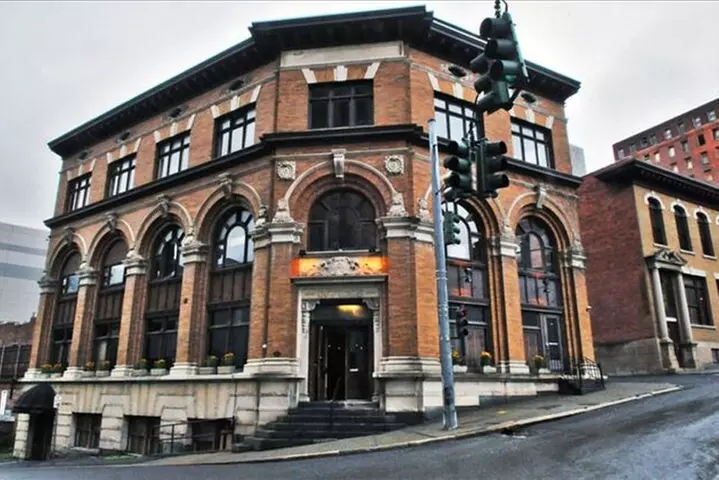 Astounding Bar Hunt: Albany's Abuzz