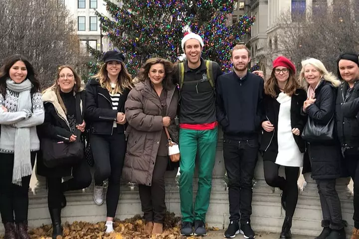 Chicago-Style Holiday Hike: Festive Food and Walking Tour