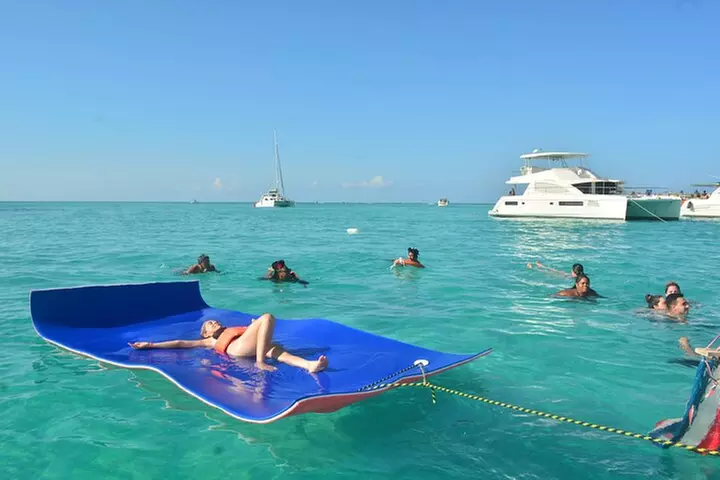 Sail and Snorkel to Isla Mujeres lunch and Drinks.