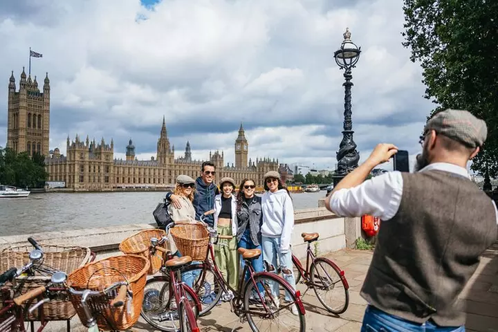 London Bike Tour: Landmarks, Secret Gems, Pub Stop & Street Art