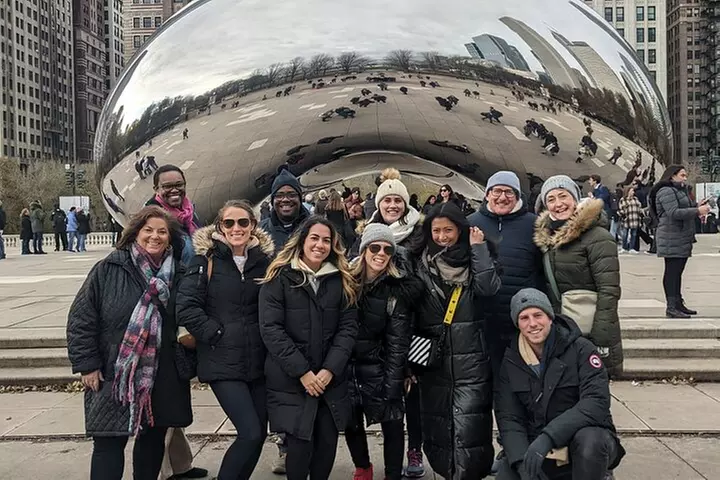 Chicago-Style Holiday Hike: Festive Food and Walking Tour