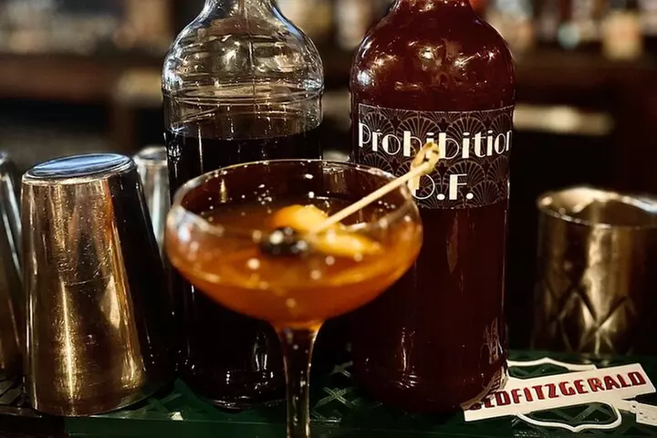 Tipsy History: The Happy Hour Historical Pub Crawl of Annapolis