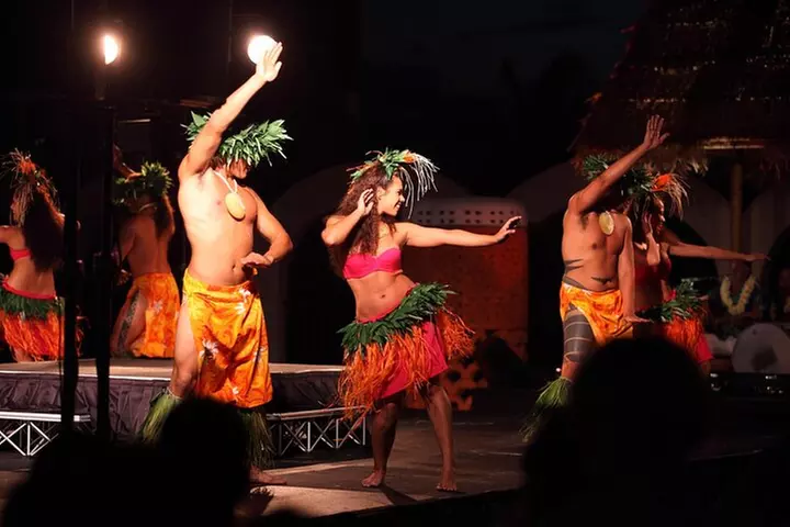 Waikiki Starlight Luau on The Great Lawn-Hilton Hawaiian Village