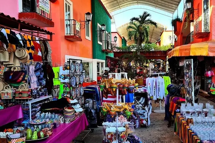 Urban Food and Shopping Experience at Cancun