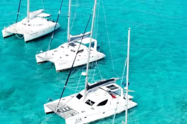 Sail and Snorkel to Isla Mujeres lunch and Drinks.