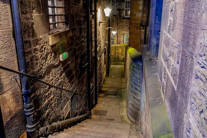 Edinburgh Ghost Tour: Mysteries, Legends and Murders