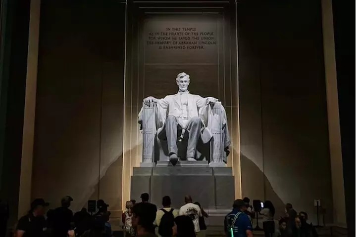 DC Combo: National Mall Night Bus Tour + US Capitol Walking Tour