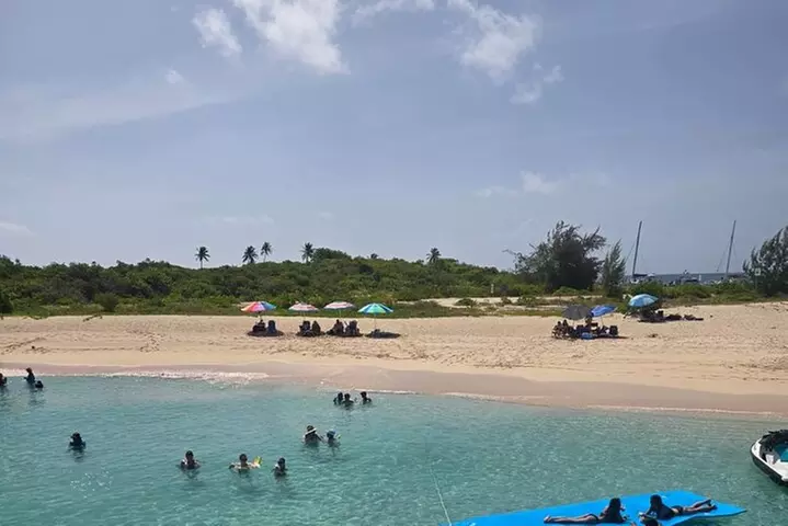 Boat Snorkeling and beach day to the Fajardo islands