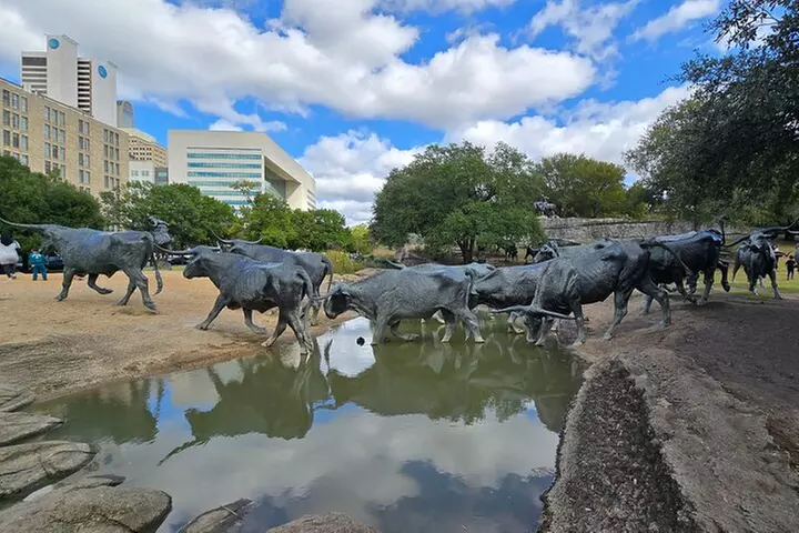 4 course Downtown Dallas Walking Food Tour History + Cocktail opt