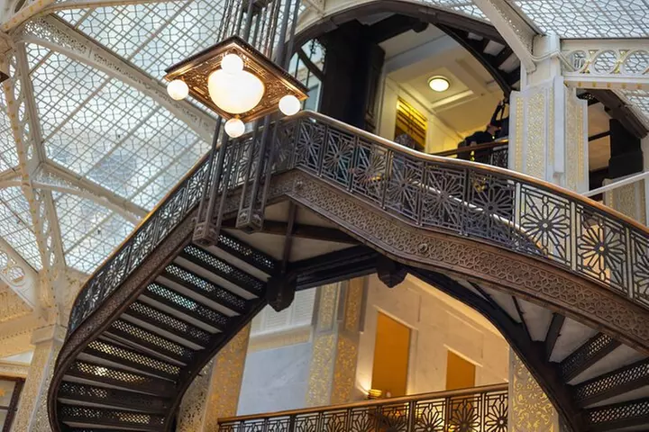 Chicago Architecture and True Crime Tour: Christmas Edition