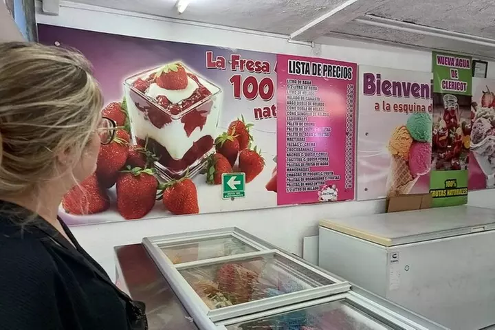 Urban Food and Shopping Experience at Cancun