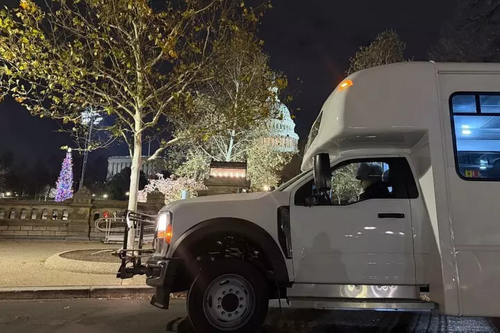 Washington, DC: National Christmas Tree & Holiday Lights Bus Tour