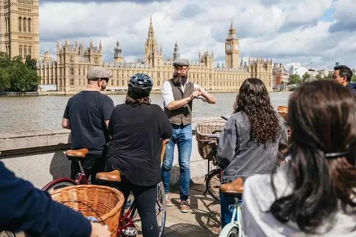 London Bike Tour: Landmarks, Secret Gems, Pub Stop & Street Art