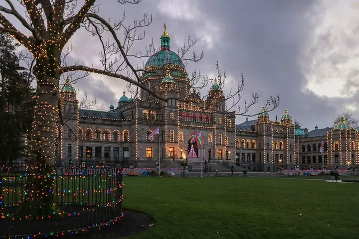 Delicious Donuts & Holiday Cheer: Victoria's Sweetest City Tour