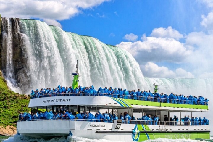 2-Day Best of Niagara Falls, Corning, Finger Lakes Tour from NYC