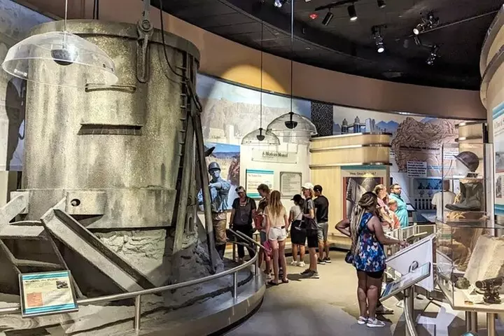 Hoover Dam Tunnels and Power Plant Tour in Spanish