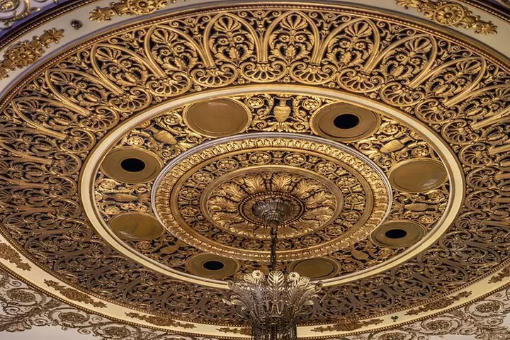 Chicago Architecture and True Crime Tour: Christmas Edition