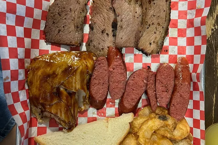 4 course Downtown Dallas Walking Food Tour History + Cocktail opt