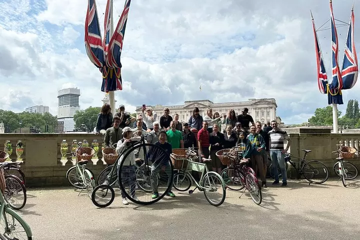 London Bike Tour: Landmarks, Secret Gems, Pub Stop & Street Art