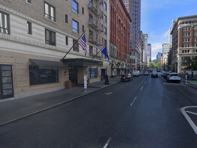 Parking at Hotel Lucia - Valet Kiosk