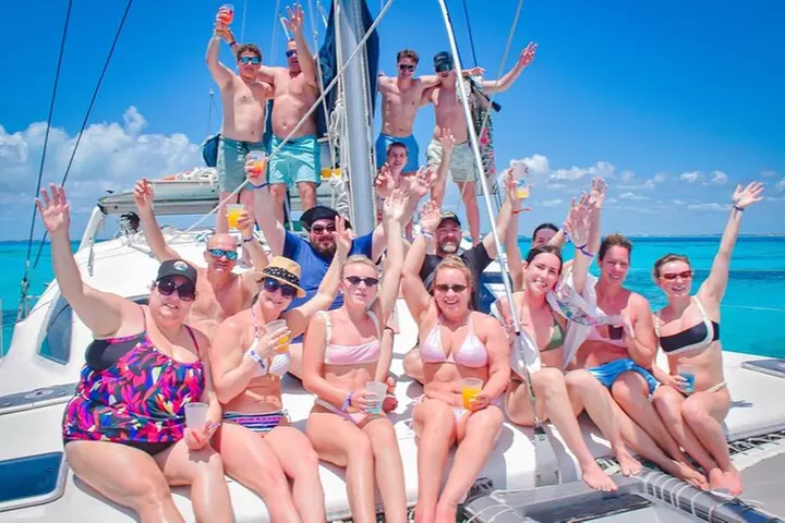 Sail and Snorkel to Isla Mujeres lunch and Drinks.