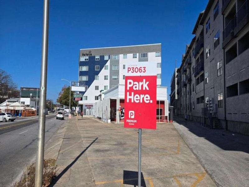 Parking at Guadalupe and 28th Lot - P3063