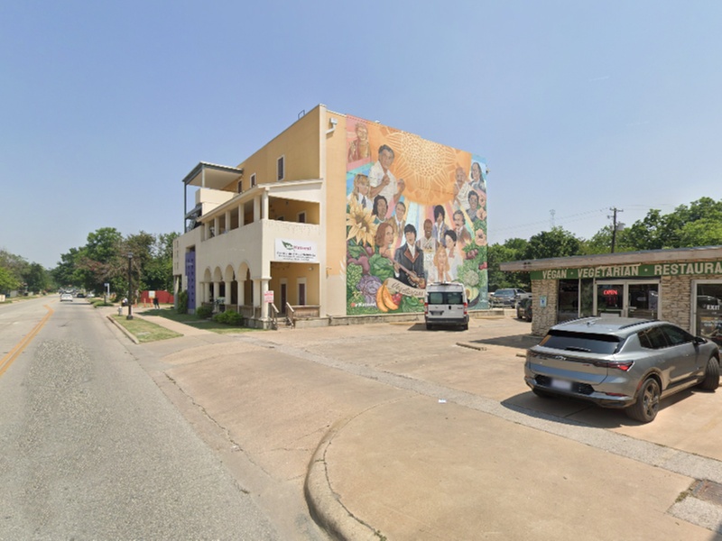 Parking at 1901 E. Cesar Chavez St. Lot - P3075