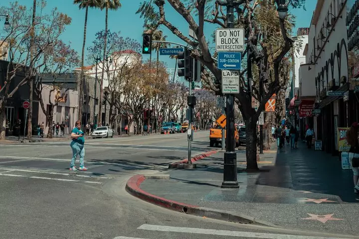 Hollywood Hiking Tour with Sunset LA Views and Iconic Photo Ops