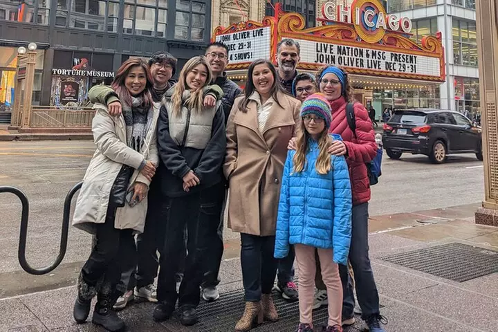 Chicago-Style Holiday Hike: Festive Food and Walking Tour